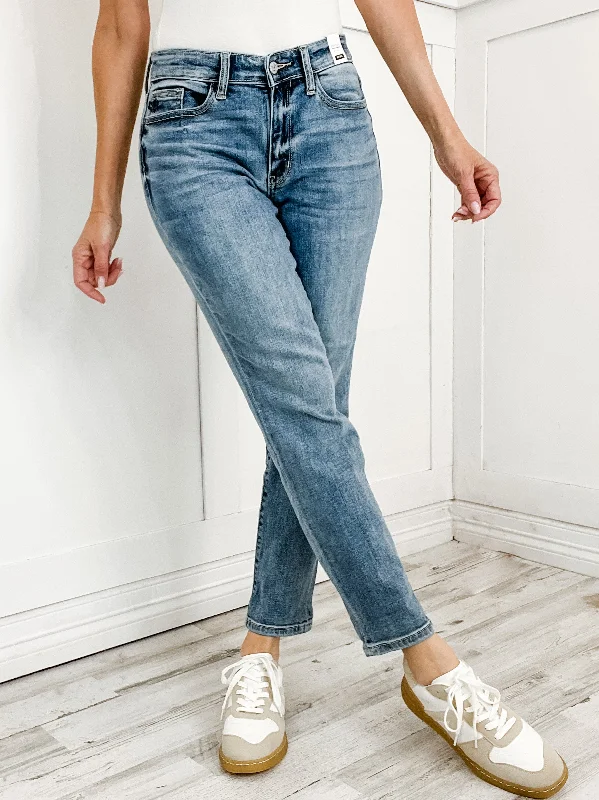 Judy Blue Mary Jane Mid-Rise Bleach Boyfriend Jeans